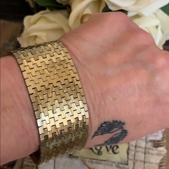 Vintage  large heavy wide gold plated bracelet - Picture 7 of 14